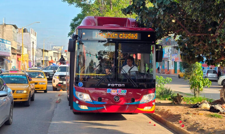 Mantiene Gobierno de Oaxaca diálogo abierto con transportistas para implementación del SIT