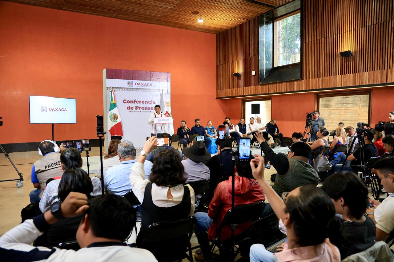 Implementa Salomón Jara segunda etapa de bacheo y reencarpetamiento en 7 municipios de la Zona Metropolitana de Oaxaca