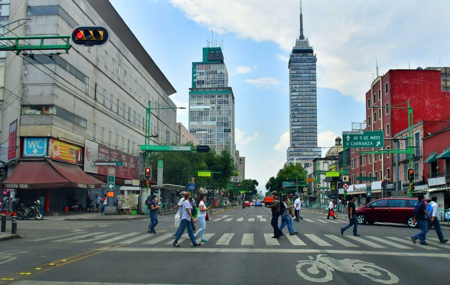 FMI eleva su pronóstico de crecimiento para la economía de México hasta el 1 % en 2025