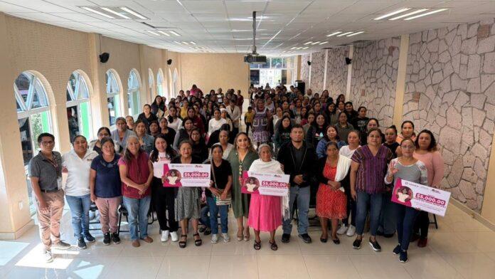 Entrega-Sebienti-152-creditos-Mujer-Primavera-para-fortalecer-la-autonomia-economica-en-San-Pablo-Yaganiza-1.jpeg