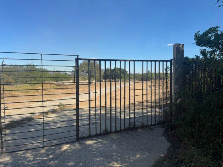 Tribunal Agrario inspecciona panteón de Boca del Río en medio de denuncias por sepulturas en terreno en litigio