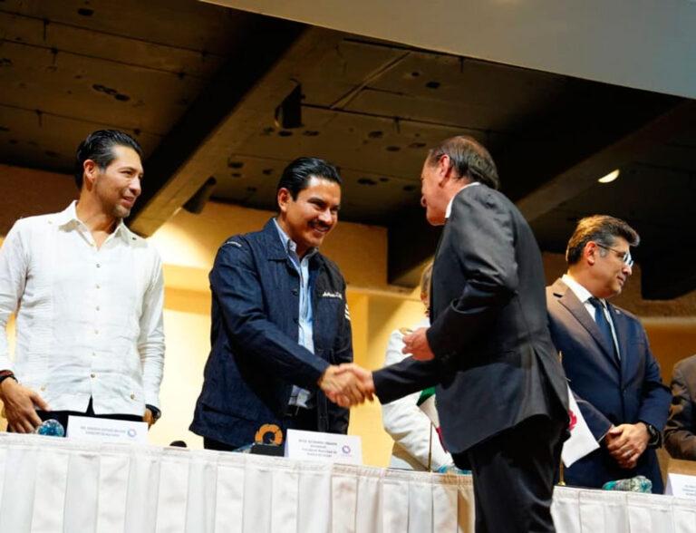 Ray Chagoya refrenda alianza con el sector empresarial durante toma de protesta de CANACINTRA Oaxaca