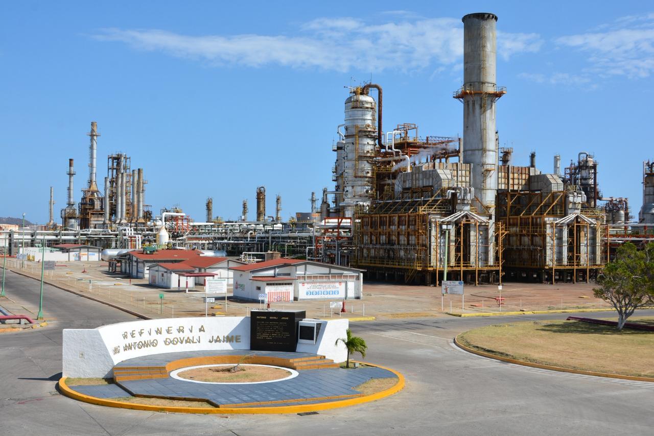 Refinería Dovali Jaime, pieza central en la producción de barriles;  330 mil  diarios