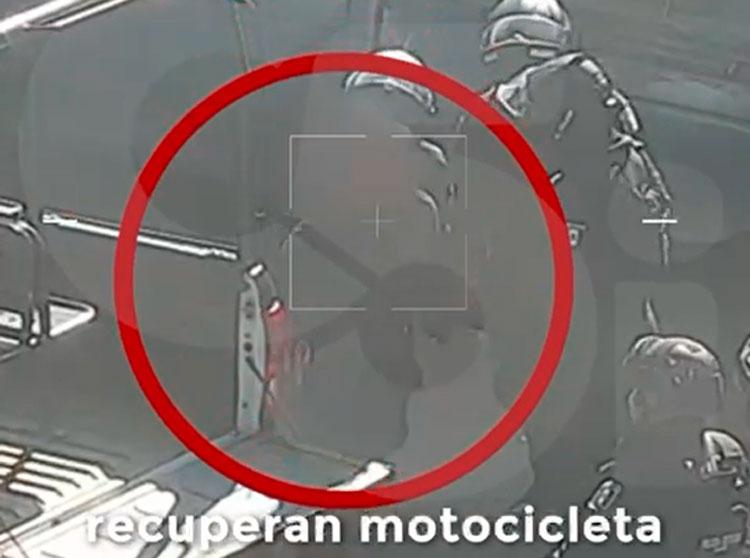 Recuperan C5i Oaxaca y Policía Estatal motocicleta con reporte de robo en la ciudad capital