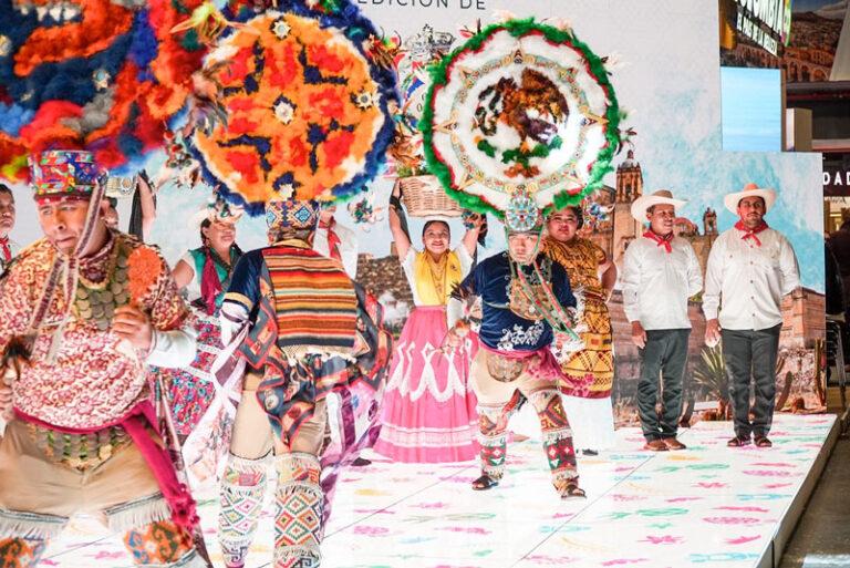 Deslumbra Oaxaca con muestra de la Guelaguetza en la Fitur 2026