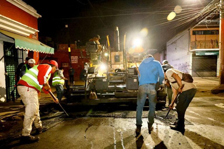 Refuerza Municipio de Oaxaca de Juárez trabajos de bacheo en distintos puntos de la ciudad