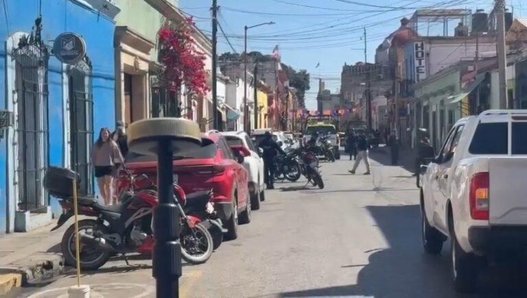 “Es Rosi, mi vecina… sus hijos están en la escuela, ¡Dios mío!”, alcanza a decir una mujer entre lágrimas