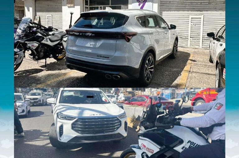 En acción conjunta, Policía Vial Estatal y C5i detienen a persona conductora de camioneta con reporte de robo activo