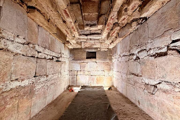 Visitan Salomón Jara y Claudia Curiel Tumba 10 de Huitzo, hallazgo clave del legado zapoteca