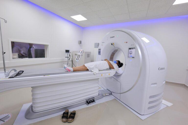 Entrega Salomón Jara primer tomógrafo gratuito a hospital de San Pedro Pochutla; da respuesta a exigencia de más de una década