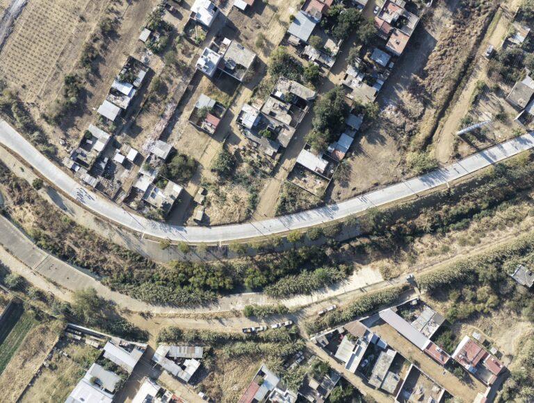 La Primavera Oaxaqueña florece con obras en los municipios; Salomón Jara inaugura pavimentación de la avenida Río Salado, Santa Cruz Amilpas