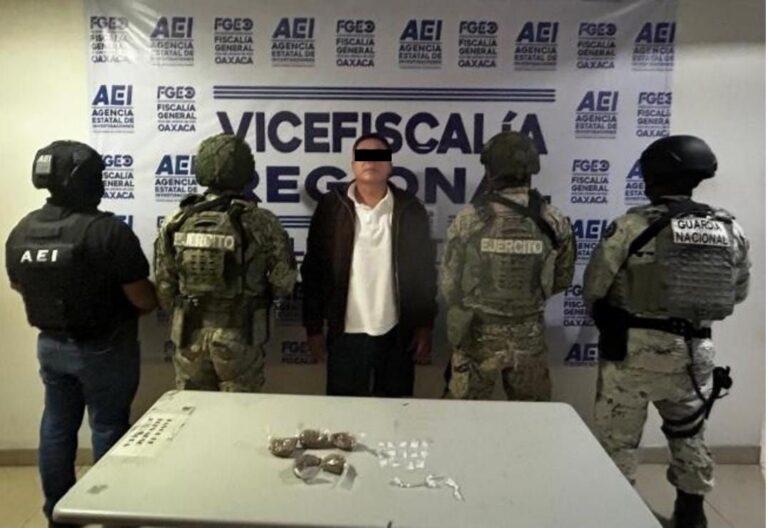 Fiscalía de Oaxaca catea punto de narcomenudeo, detienen a una persona, aseguran drogas y dinero en efectivo en Valles Centrales