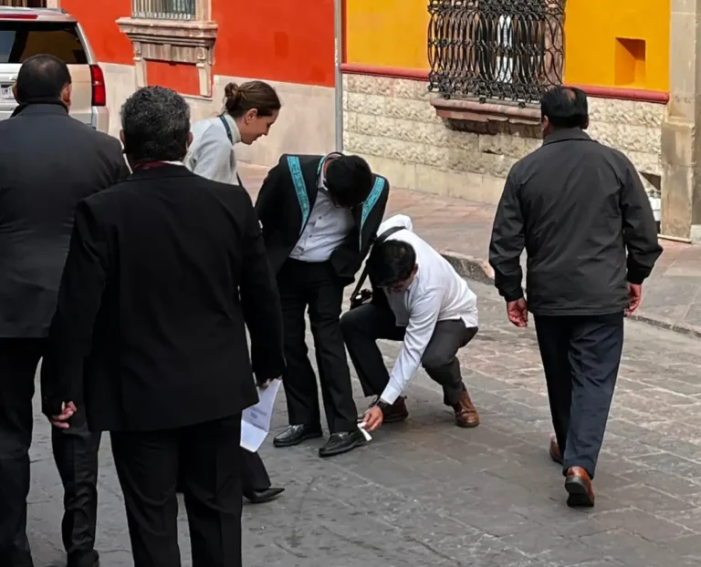 Derrame accidental por café, causa de limpieza de calzado, señala Hugo Aguilar