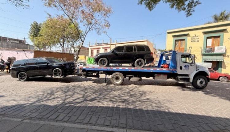 A través de FGEO, Gabinete de Seguridad de Oaxaca asegura dos camionetas blindadas y detiene a dos personas tras incidentes, vehículos no cuentan con permisos federales