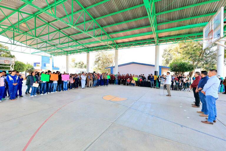 Compromiso cumplido, entrega Salomón Jara cancha de fútbol 7 en Telesecundaria de Ciénega de Zimatlán