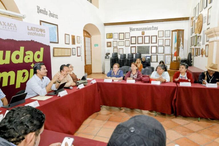 Atiende Presidente Municipal Ray Chagoya a concesionarias y concesionarios de los mercados