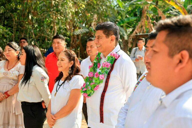 Supervisa Salomón Jara pavimentación de la carretera San Miguel del Puerto–Santa María Xadani que potencia este destino turístico ecológico