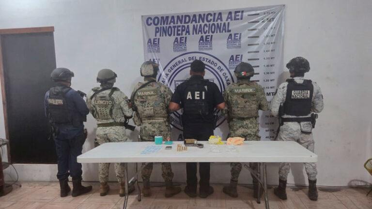 Fiscalía de Oaxaca asegura drogas, arma de fuego y cartuchos tras cateo en Pinotepa Nacional