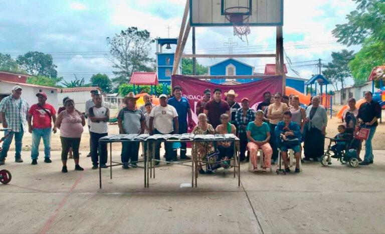 Fundación Nino entrega lentes en comunidades de Tuxtepec