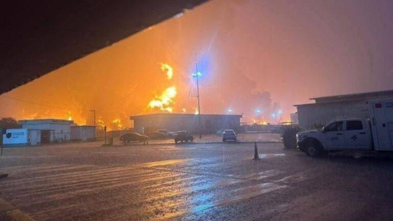Sofocan incendio en predio de Refinería Olmeca; fuego se originó por acumulación de hidrocarburos