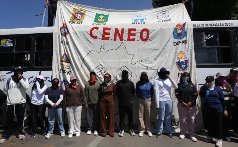 Protestan normalistas en Oaxaca contra desaparición de Educación Especial