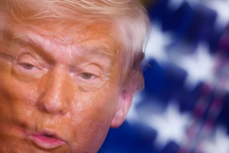 Trump republica mensaje que critica a Sheinbaum por rechazar ejército de EU en México