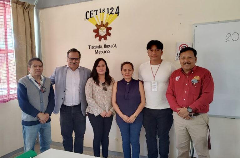 Lenguas maternas, eje del II Taller de Periodismo Estudiantil con estudiantes del CETis en Tlacolula