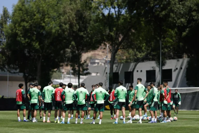 Con retrasos y sorpresas, Aguirre presenta lista inicial para el Mundial