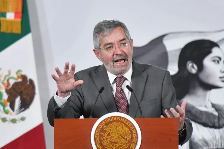 Confirman renuncia de Juan Ramón De la Fuente a la SRE por motivos de salud