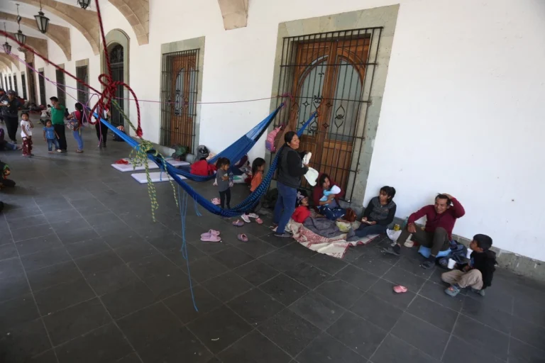 Oaxaca: comunidades mixes protestan por invasión de grupo armado y falta de atención