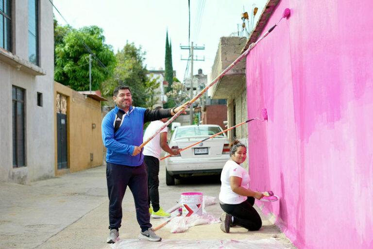 Encabeza Salomón Jara Mega Tequio por la Tierra y Murales Mundialistas en la colonia Lomas de Santa Rosa