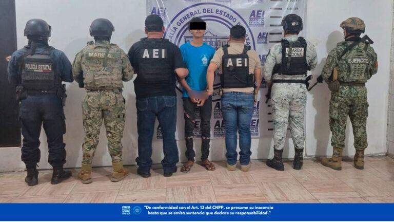 Detiene FGEO a presunto narcomenudista en flagrancia; contaba con orden de aprehensión por homicidio en la Costa