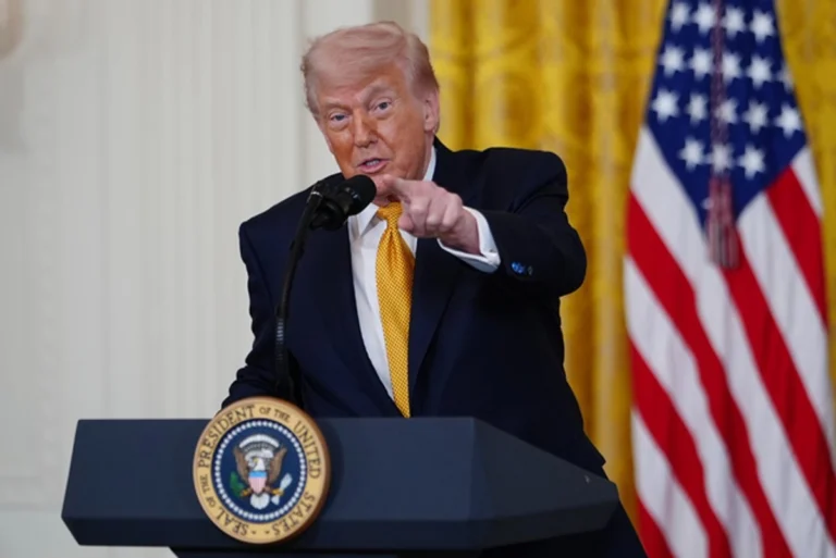 Si México no hace su trabajo contra las drogas, lo haremos nosotros vía terrestre: Trump