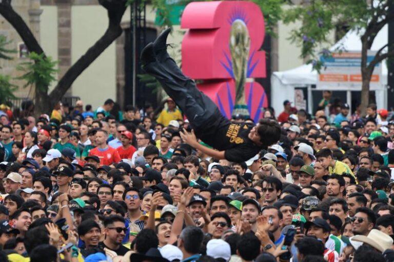 Portazo en el FIFA Fan Festival de Guadalajara provoca sobrecupo y desmayos