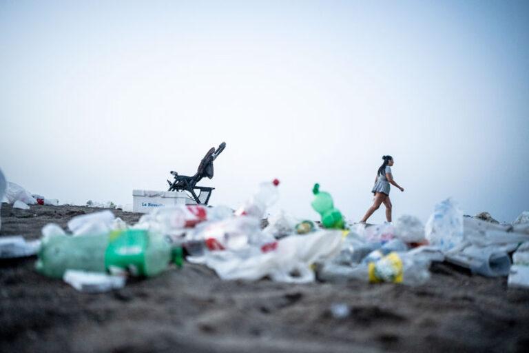 El amanecer de San Juan: cuando las hogueras se apagan y queda la basura