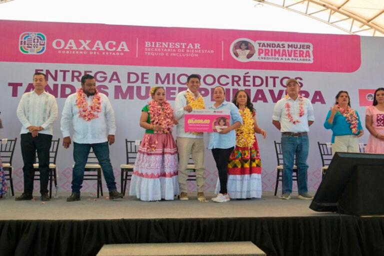 Otorga Salomón Jara apoyos a mujeres emprendedoras y personas trabajadoras del campo en el Istmo de Tehuantepec