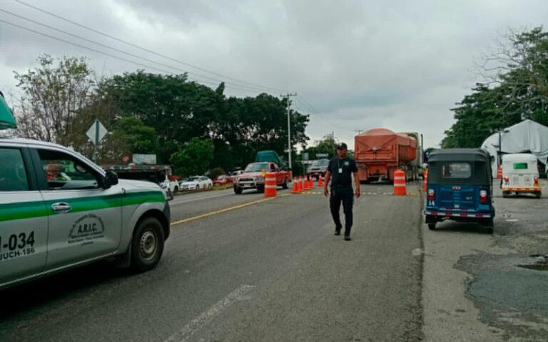 Sigue bloqueada la carretera Oaxaca-Veracruz; exigen reconocer a autoridad municipal de San Juan Mazatlán