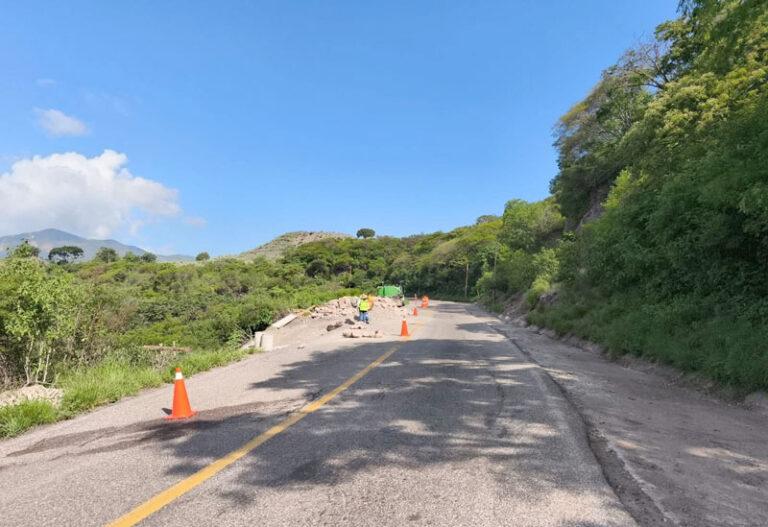 Reducción de carriles y paso intermitente en la carretera Oaxaca–Istmo por obras de estabilización
