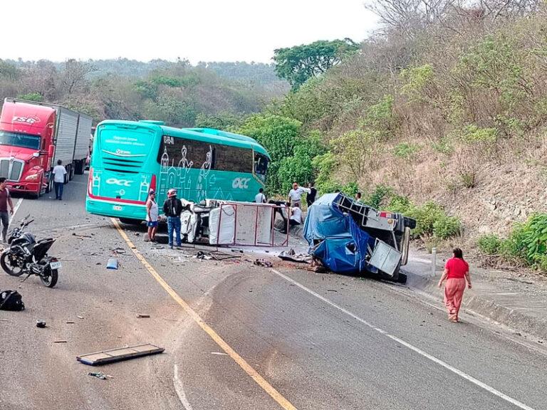 Seis muertos tras choque múltiple en Matías Romero
