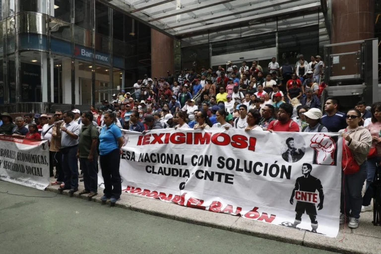 CNTE realizará hoy consulta con sus bases para ver si sigue o no con huelga; continuará mesas con gobierno