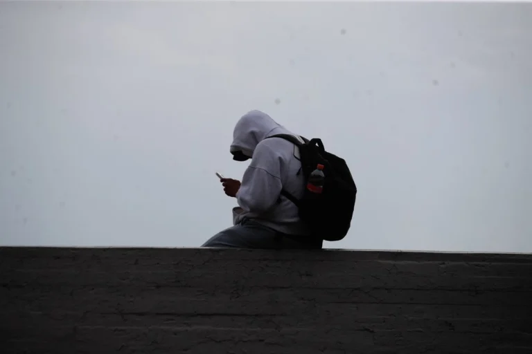 Gobierno anuncia prórroga para vincular líneas celulares a la CURP; publica nuevo calendario