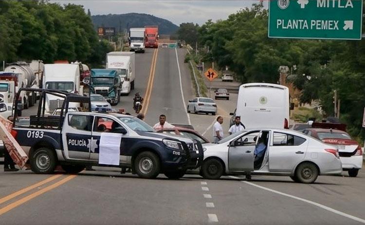 Continúan las movilizaciones de la CNTE en Oaxaca; mantienen presión en puntos estratégicos