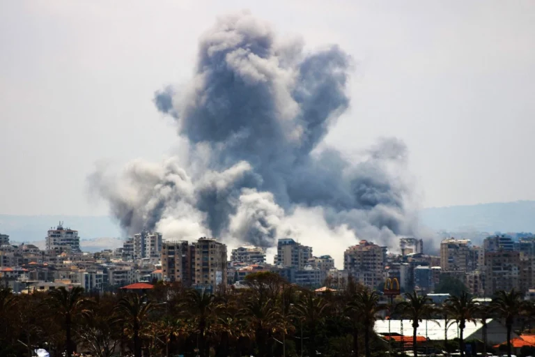 Se rompe tregua entre Irán y EU; intercambian bombardeos