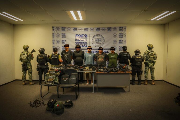 Operativo Interinstitucional en la Costa Chica desarticula célula delictiva y realizan histórico decomiso de armamento: Fiscalía de Oaxaca