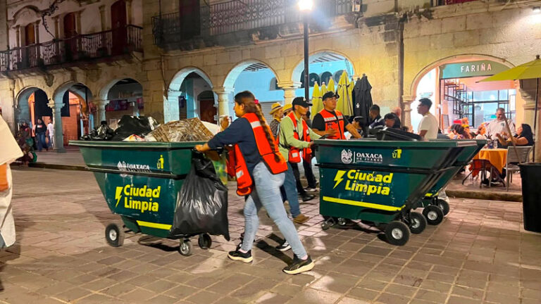 Cabildo reconoce labor del personal de Oaxaca de Juárez durante la Guelaguetza