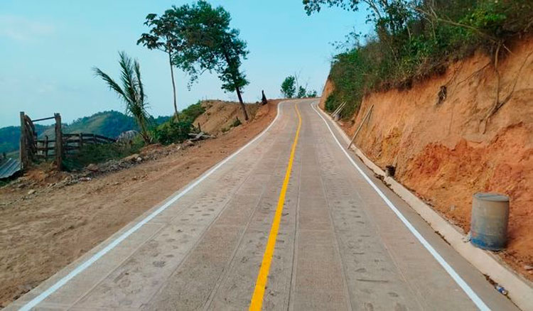 Inversiones en infraestructura vial prometen conectar comunidades aisladas de la Sierra de Oaxaca