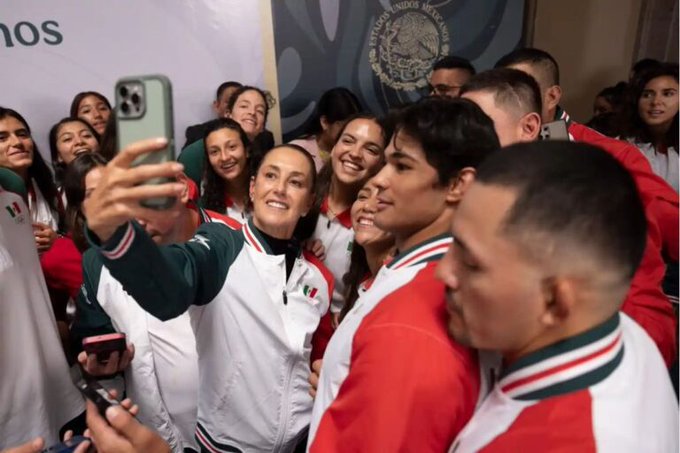 Claudia Sheinbaum abandera a la delegación mexicana que participará en los Juegos Centroamericanos 2026