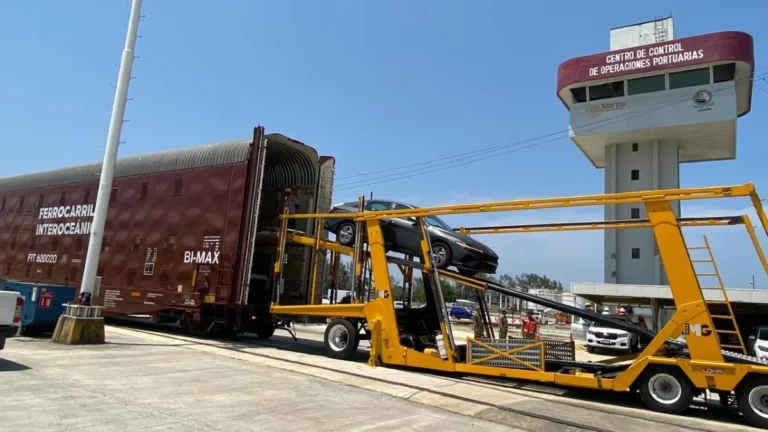 Corredor Interoceánico recibe nuevo cargamento de autos Hyundai para traslado a Coatzacoalcos