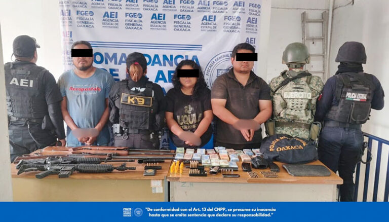 Fiscalía de Oaxaca, DEFENSA y Policía Estatal ejecutan cateo en Ejutla de Crespo; detienen a tres, aseguran armas y más de 1.4 millones de pesos