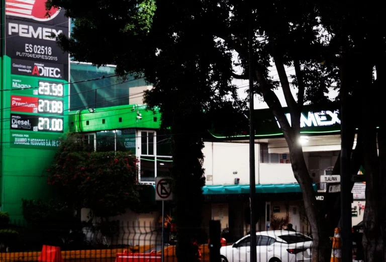 Exhiben más de 2 mil gasolineras con precios del diésel encima de los 27 pesos por litro